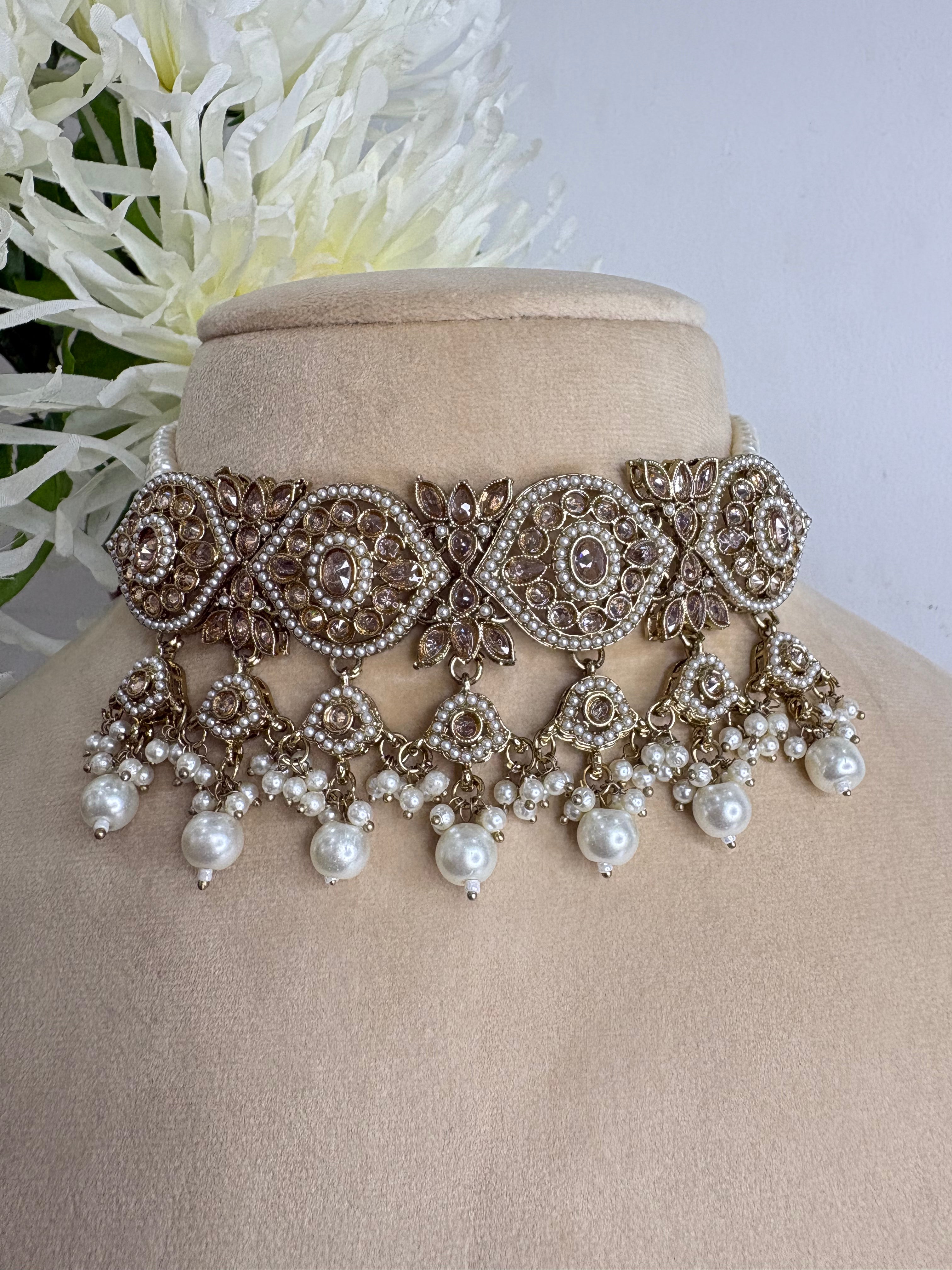 Reverse AD Pearl Choker Set- YJ610001