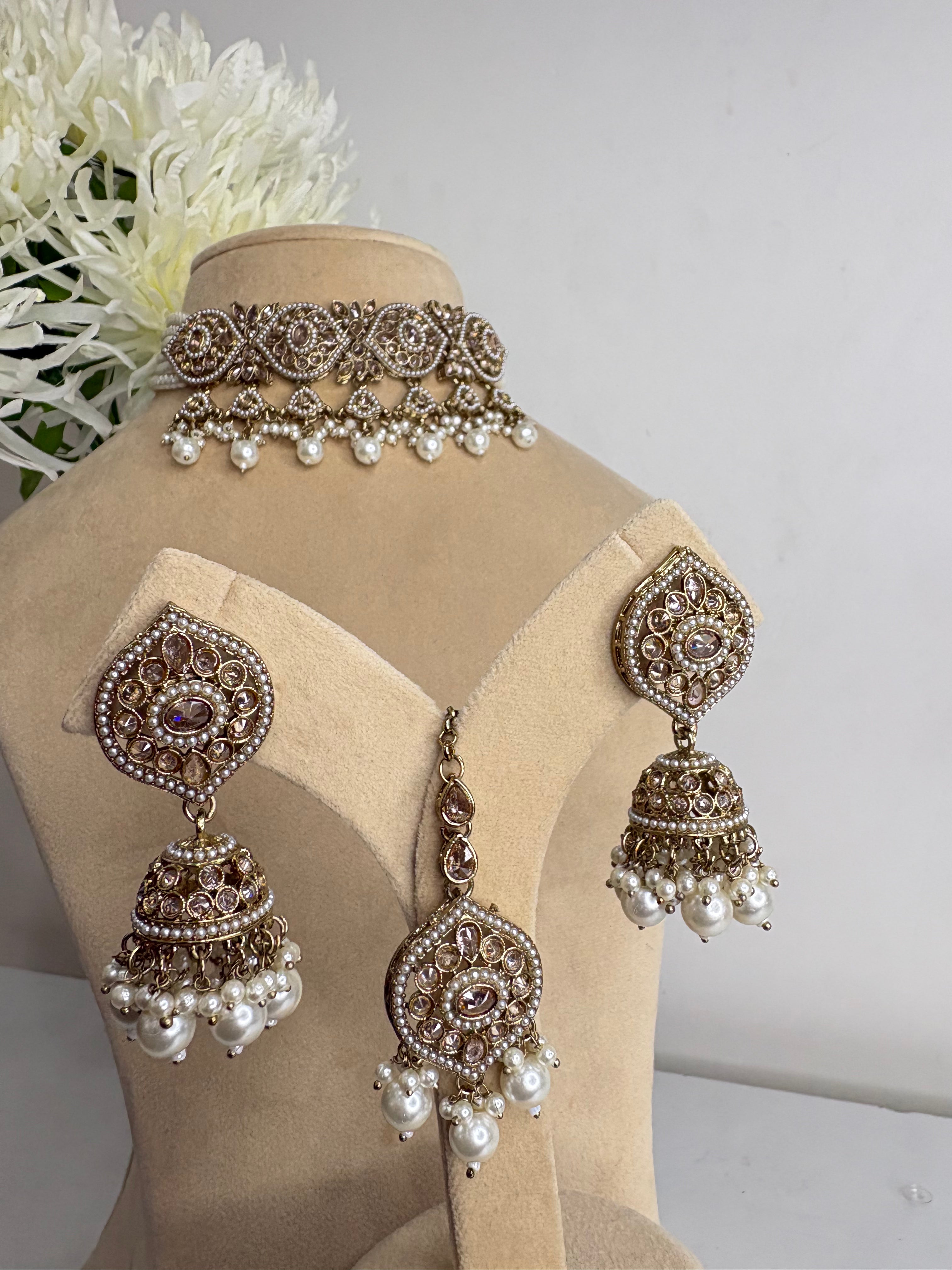 Reverse AD Pearl Choker Set- YJ610001