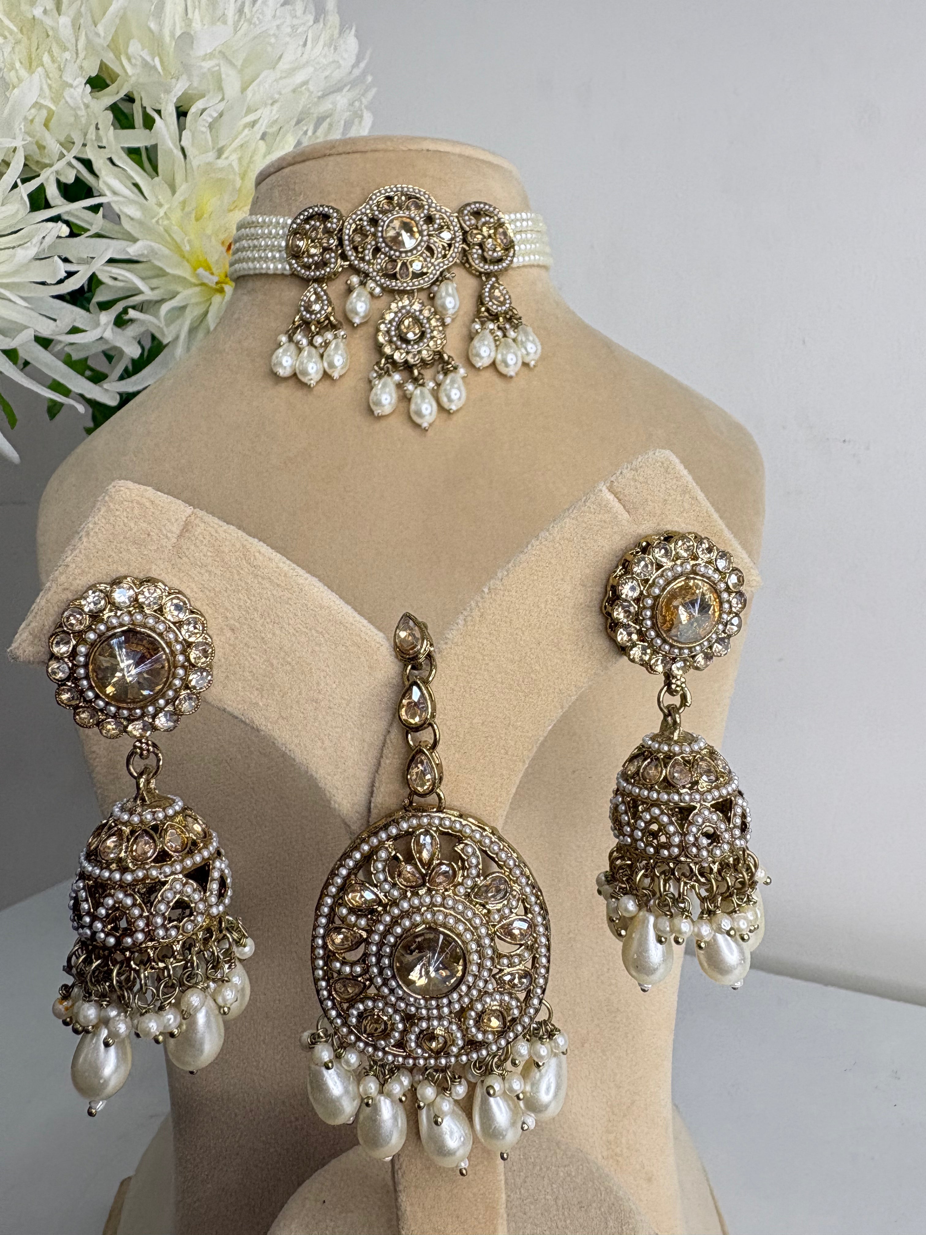 Reverse AD Pearl Choker Set- YJ610003