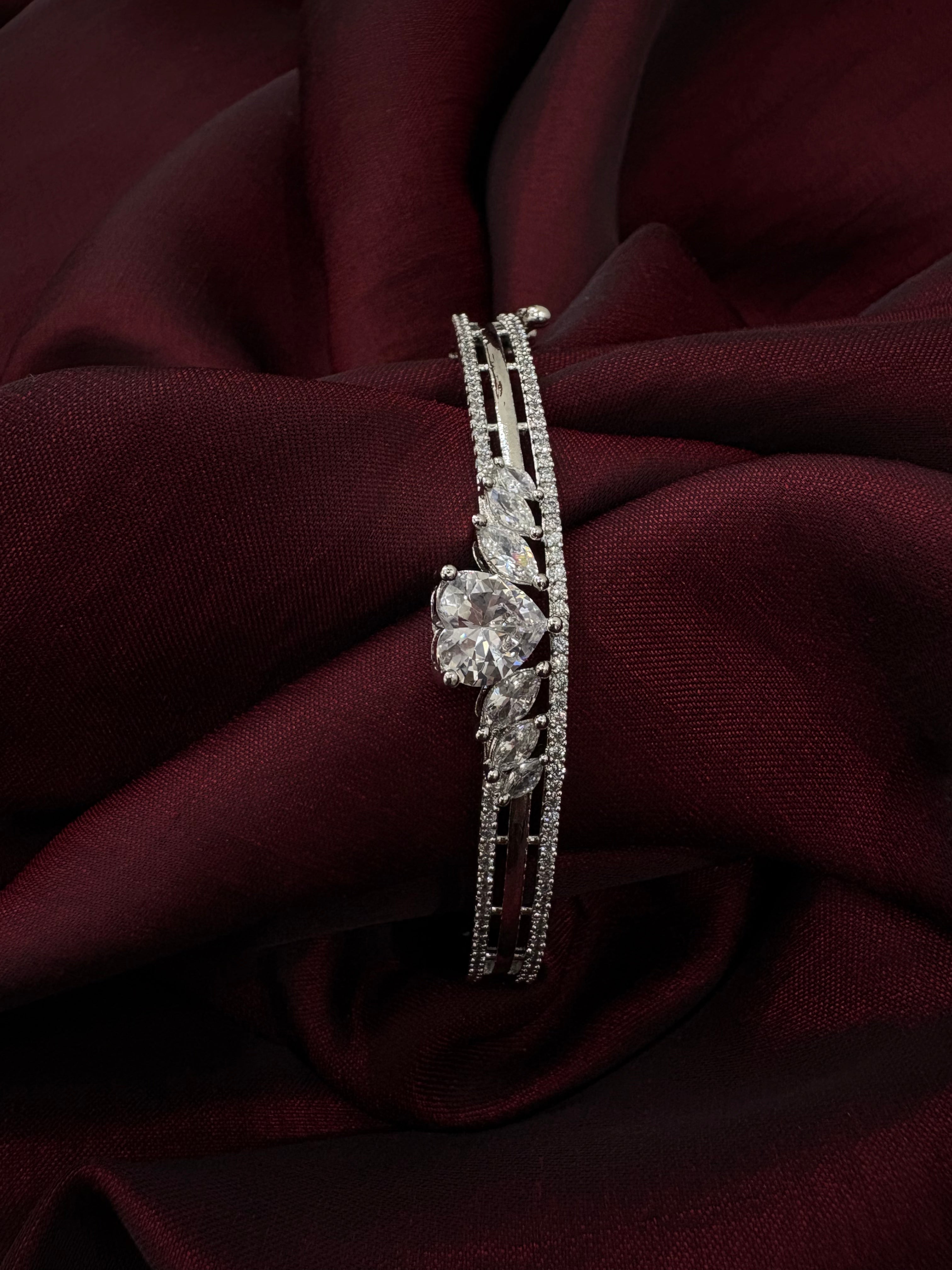 American Diamond Bracelet- YJ140004