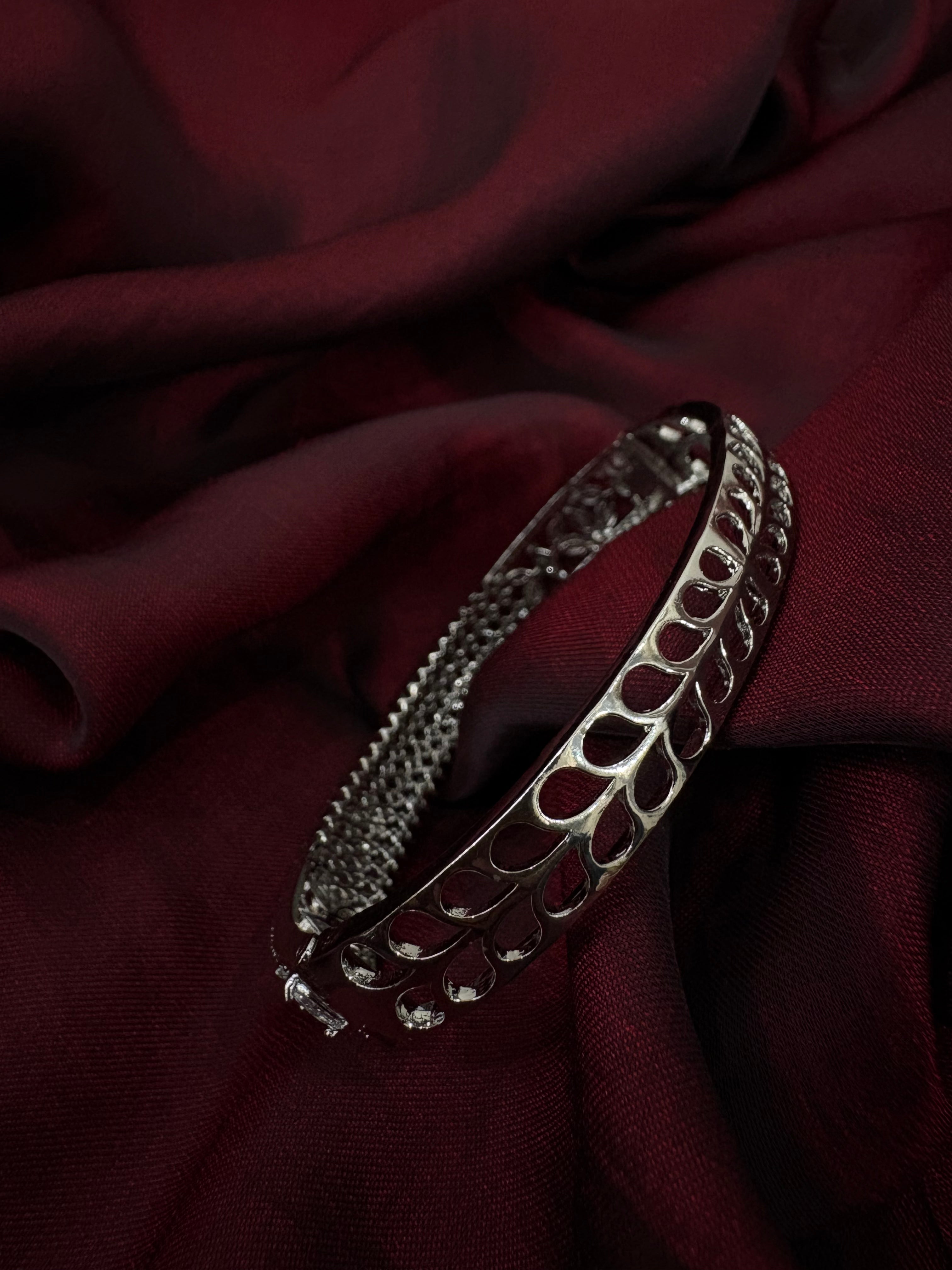 American Diamond Bracelet- YJ140005