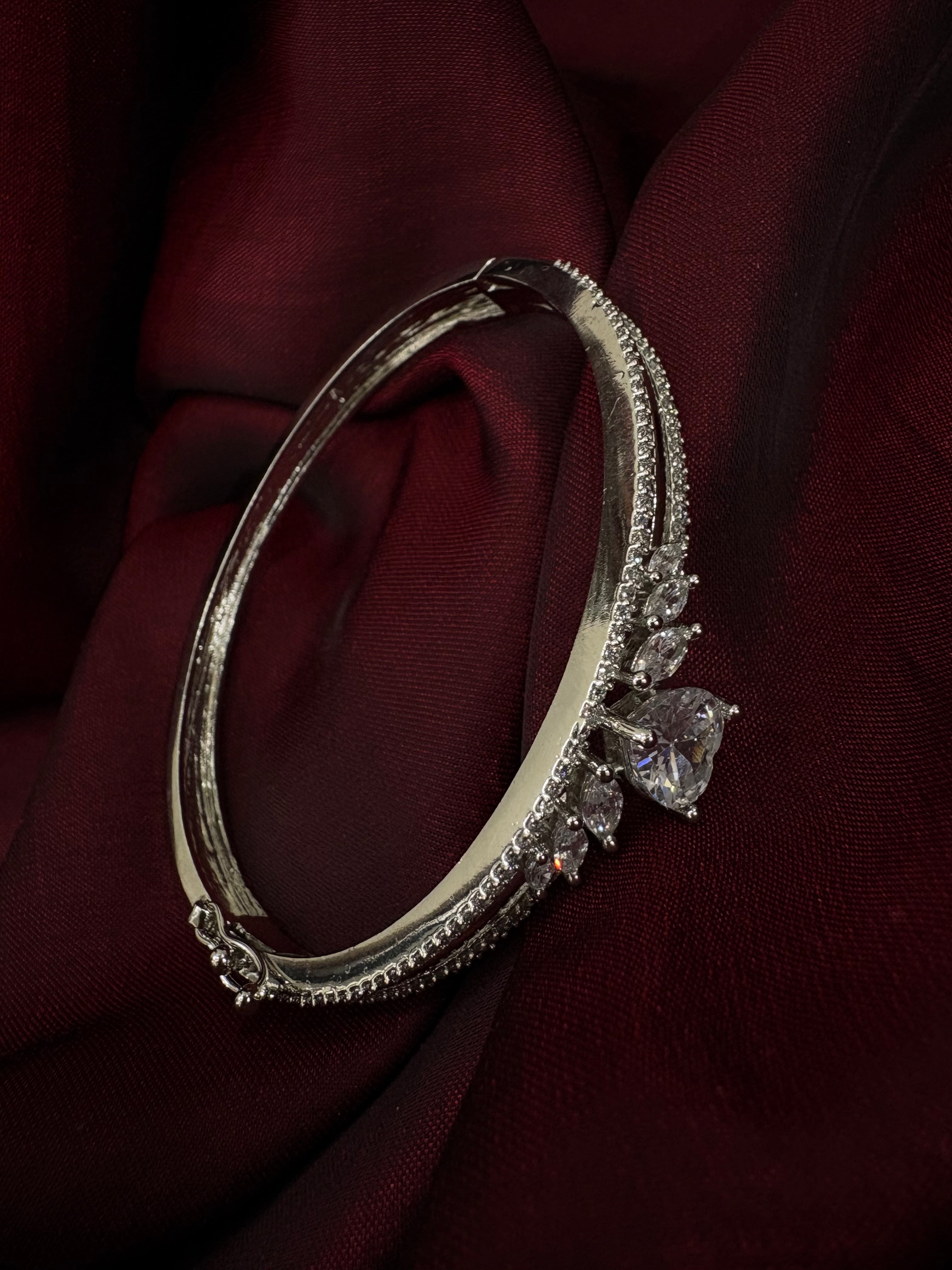 American Diamond Bracelet- YJ140009